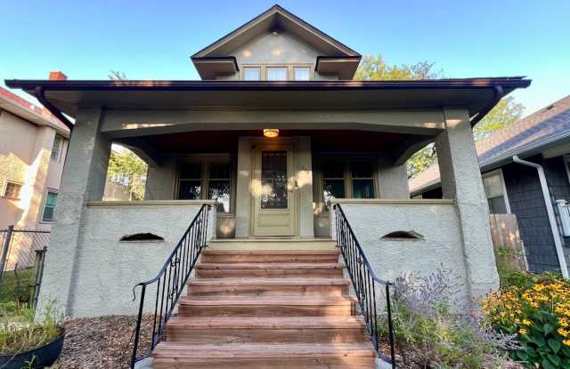 Charming 4 Bed / 1.5 Bath Oak Park Home For Rent! Fully Fenced Yard, Garage, and Exterior Parking INCLUDED! - 834 North Humphrey Avenue, Oak Park, IL 60302