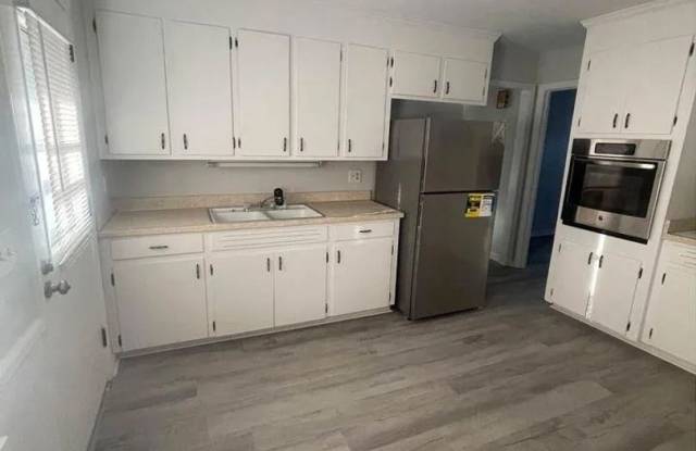 Comfortable & Convenient Living in the Heart of West Columbia photos photos