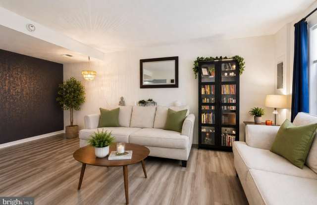 9899 HAGEL Circle Gallery 4