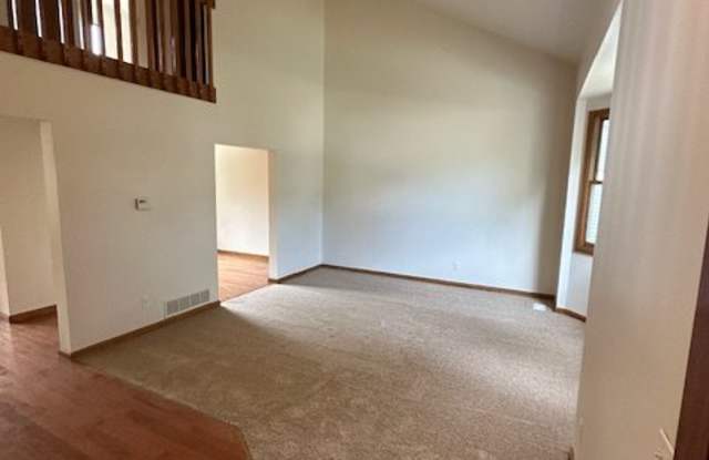 4272 Kingsbury Drive Gallery 3