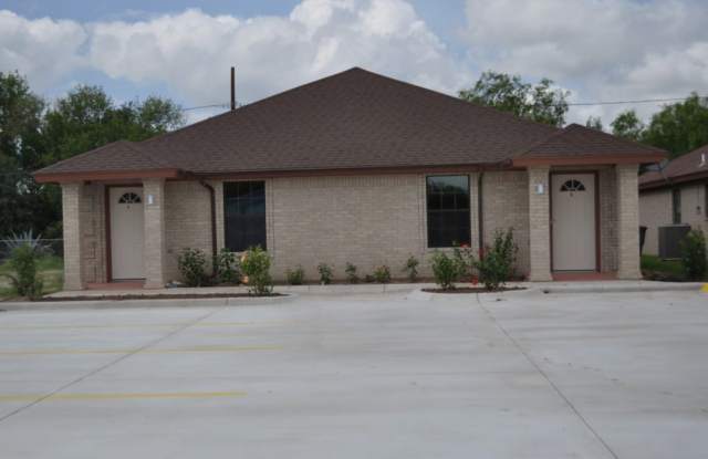 2124 W Barcelona Ave - 2124 West Barcelona Avenue, Harlingen, TX 78550