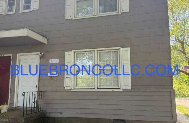 Newly remodeled! Fresh paint and beautiful hardwood floors photos photos
