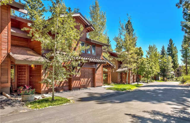 2 Bedroom Townhouse in Highly Desirable Complex Gallery 3