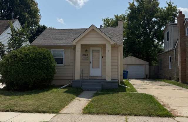 2 Bedroom SF Property with 2 car detached garage Gallery 4