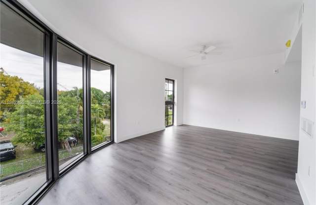 1165 NW 8th Ave photos photos