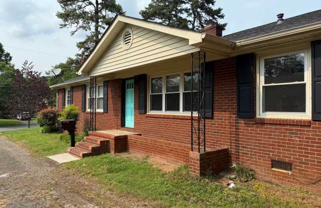 Charming Duplex At 1508 Woodhill - 1510 Woodhill Lane, Charlotte, NC 28205