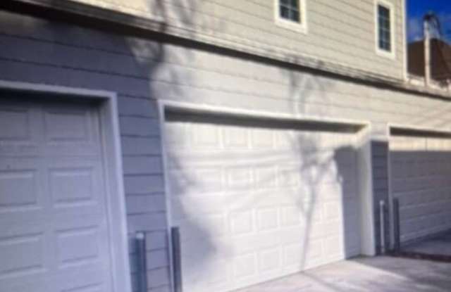402 S CANON Dr Gallery 4