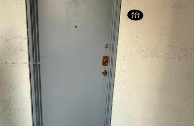 9520 SW 8th St photos photos