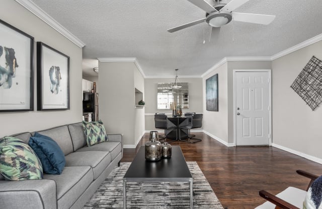 Arbors River Oaks Apartments Gallery 2