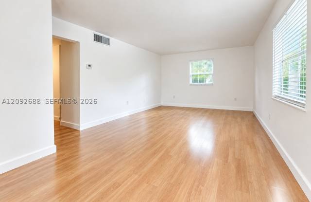 8617 SW 68th Ct Gallery 2