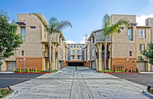 BRIGHT  PRIVATE, END CORNER UNIT, 2BR/2.5BA CONDO IN THE FUSION COMPLEX CLOSE TO EVERYTHING  5 MINS TO BEACH! - - 5404 West 149th Place, Hawthorne, CA 90250