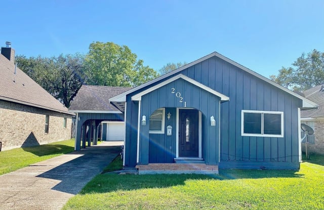 2021 7th Street - 2021 7th St, Port Neches, TX 77651