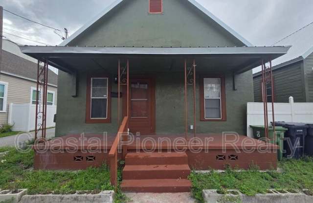 2010 N Howard Ave Gallery 3