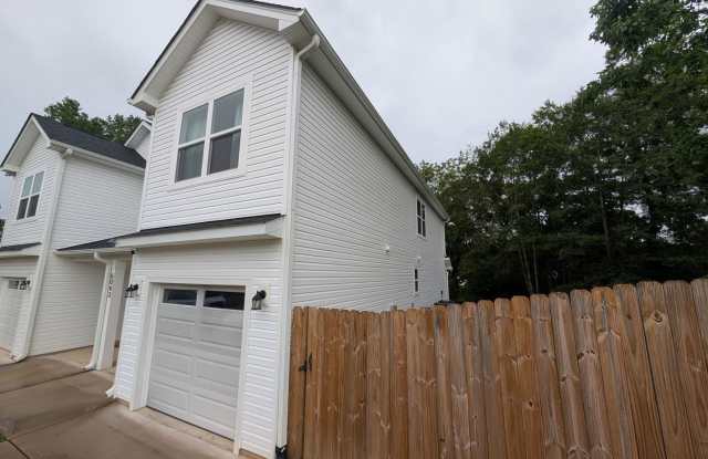 Room in 3 Bedroom Home at Sullins Rd photos photos