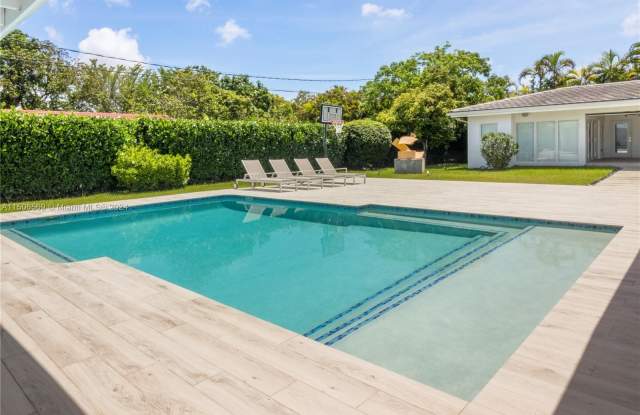 12825 SW 77th Ave - 12825 Southwest 77th Avenue, Pinecrest, FL 33156