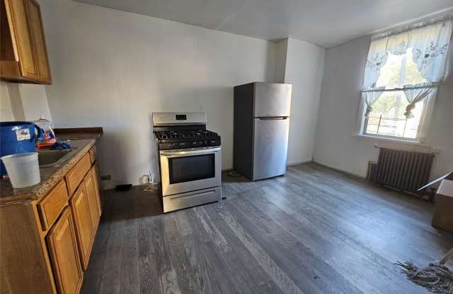 398 E 201 Street - 398 East 201st Street, Bronx, NY 10458