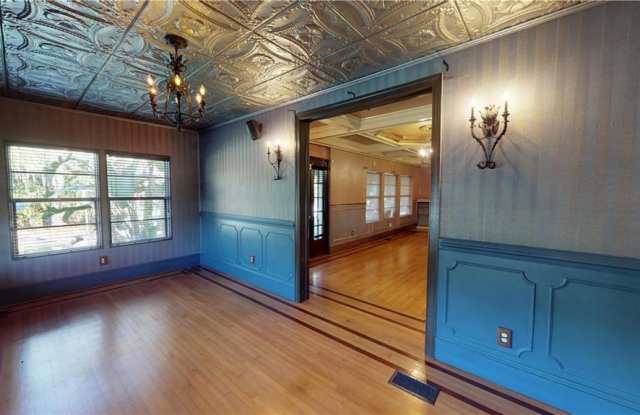 1401 S DE SOTO AVENUE Gallery 3