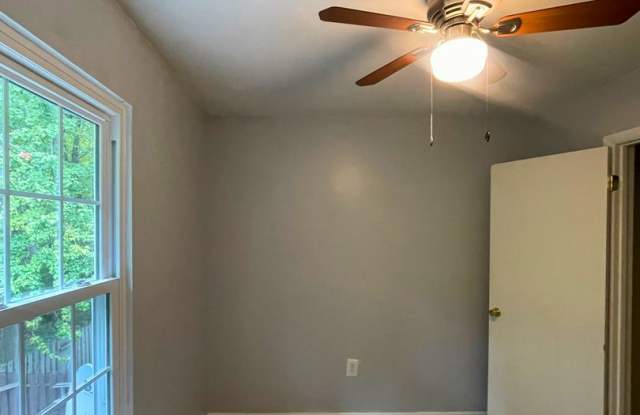 Beautiful End-Unit 3BR, 2.5BA Townhome in Woodbridge, VA Gallery 4