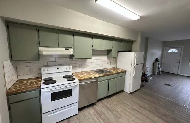 4 1/2 Salisbury St photos photos