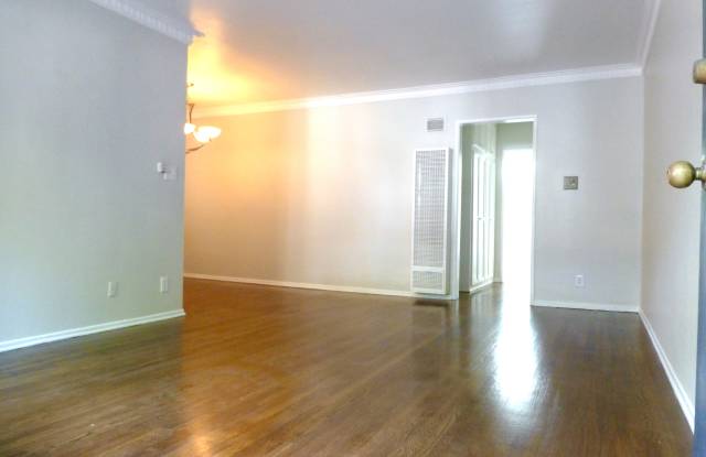 1042 N Vista St photos photos