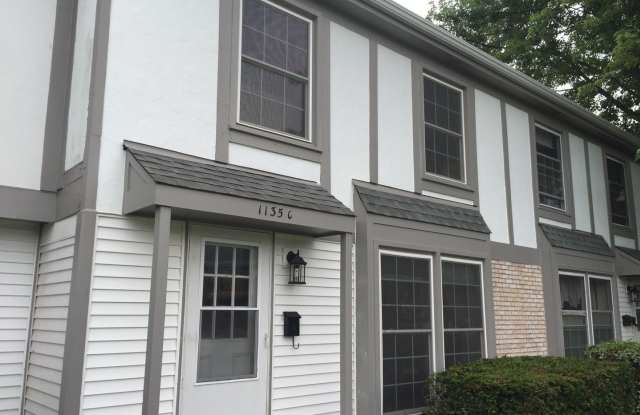 1135 Mount Vernon Court - 1135 Mount Vernon Court, Wheaton, IL 60189