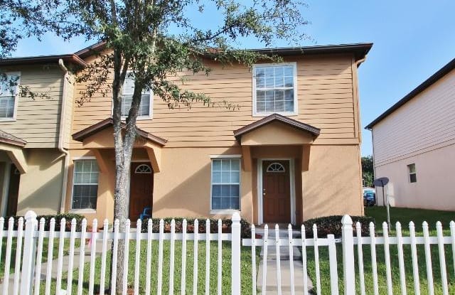 8432 MCGIRTS VILLAGE LN - 8432 Mcgirts Village Ln, Jacksonville, FL 32210