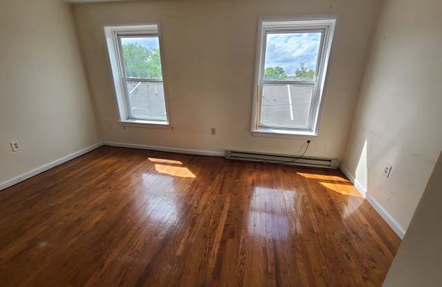 HUGE 3 BED 2 bath NEAR TEMPLE UNIVERSITY SEPTEMBER 10 - 1519 North Bouvier Street, Philadelphia, PA 19121