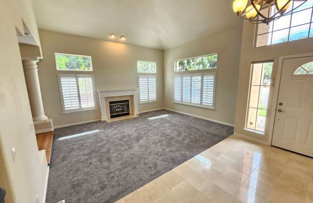 Beautiful Five Bedroom Four Bathroom Home - Open House ! Gallery 4