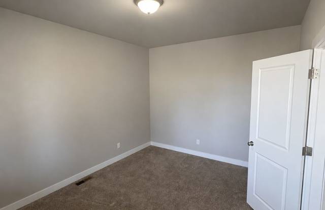 Beautiful Newer Yelm Home 4 bed 2.5 bath Gallery 4