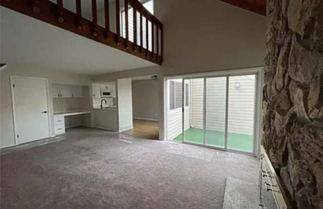 Charming 1BR Condo in Aurora Gallery 1