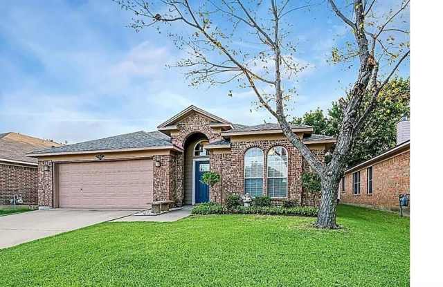 1025 Highland Station Drive - 1025 Highland Station Drive, Saginaw, TX 76131