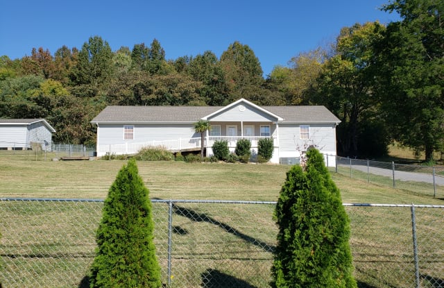 633 Russell Avenue - 633 Russell Avenue, Harriman, TN 37748