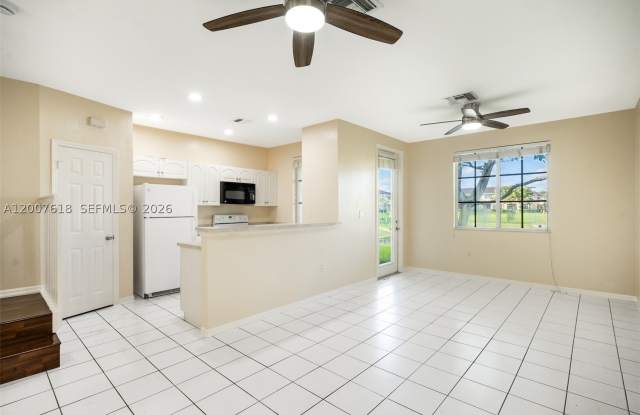 6051 SW 19th Pl Gallery 3