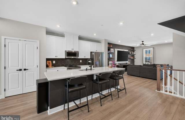 16108 MEADOW GLENN Drive Gallery 4
