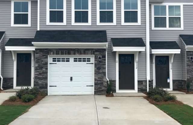 Beautiful 3 Bedroom, 2.5 Bath Townhome! Freshly Painted and New Carpet Uptairs and in all Bedrooms!! photos photos