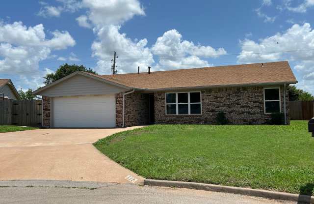 3 bedroom, 1 3/4 baths NOW AVAILABLE in the Eisenhower School District! photos photos