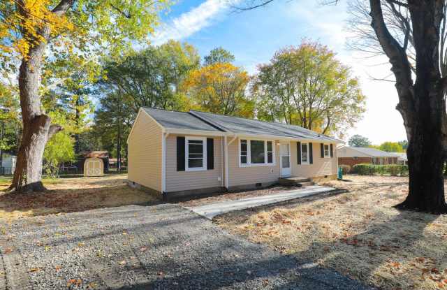 Available Now! - 3 BED 1 BATH HOME- photos photos