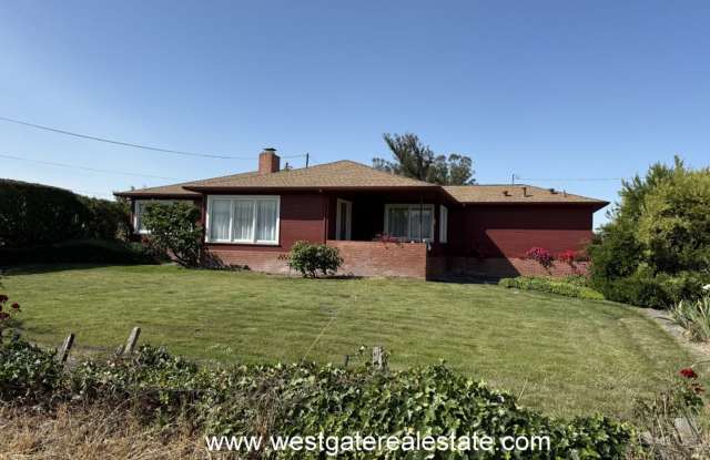 Nice Single Level 4/2 in East Petaluma - 427 Corona Road photos photos