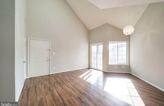 7012 IRWELL Lane Gallery 1