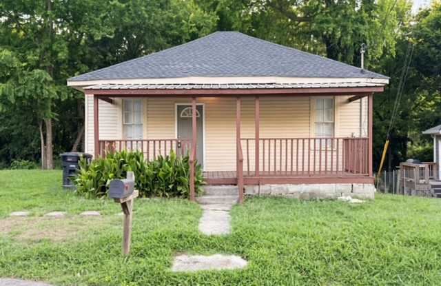 Charming Two Bedroom, 1 Bath House in Columbia. Newly renovated bath. photos photos