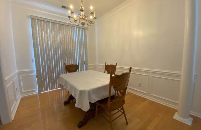 Room in 3 Bedroom Home at Blueshot Ct Gallery 4