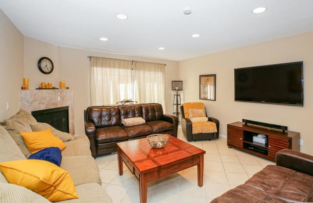 635 E Angeleno Avenue - 635 East Angeleno Avenue, Burbank, CA 91501