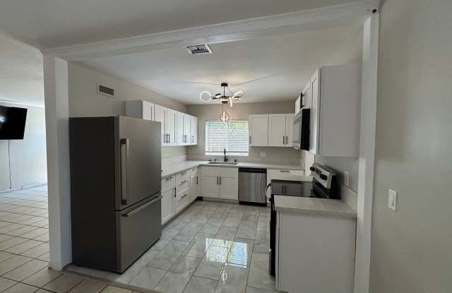 6 BEDROOM 4 BATHROOM photos photos