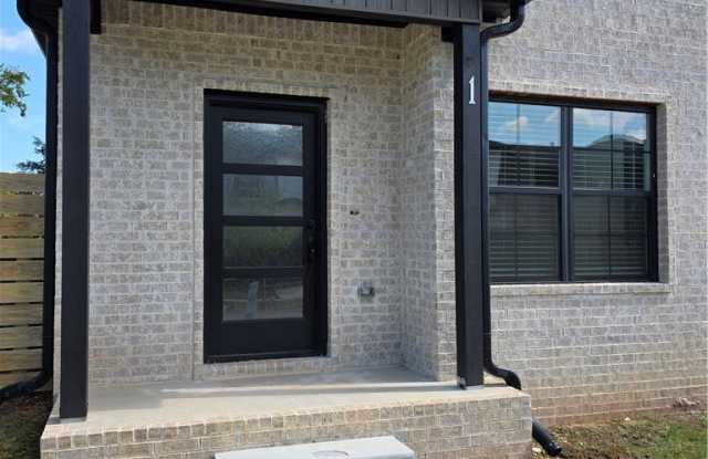 1002 N Crater Avenue Gallery 3