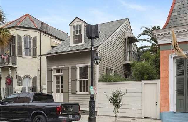 1025 ORLEANS Avenue Gallery 2