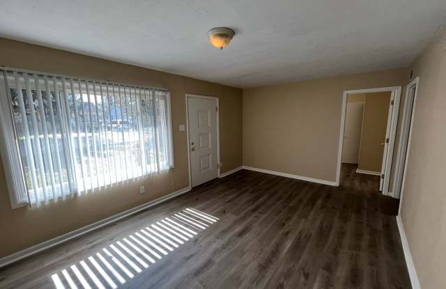 3 Bedroom 1 bath Bungalow Gallery 3