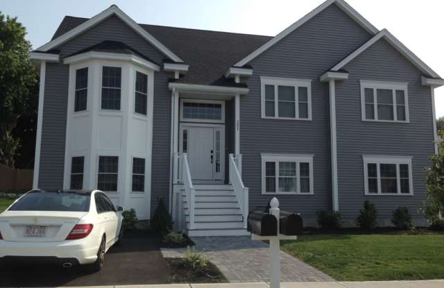 251 Oakwood Avenue Gallery 1