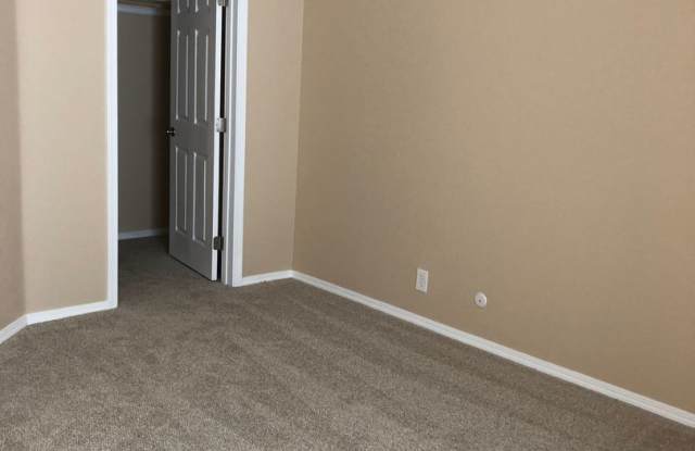 2600 CHANDLER COURT #37 Gallery 1