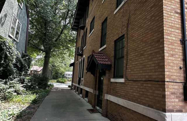 1725 W MOSS Avenue Gallery 1