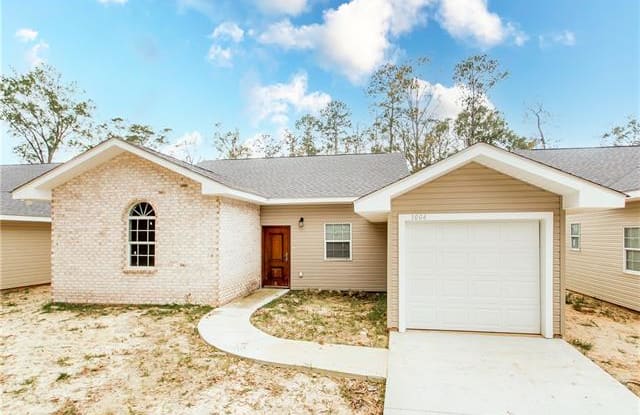 1106 S PINE Street - 1106 South Pine Street, Hammond, LA 70403